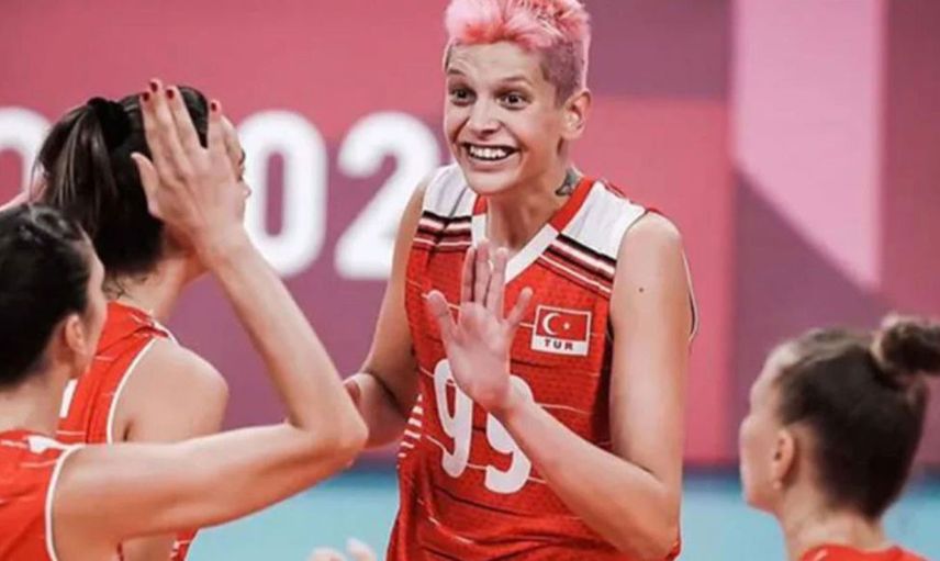 Çorap değiştirir gibi sevgili değiştiriyor! Ünlü voleybolcu Ebrar Karakurt’un yeni aşkı herkesi şaşırttı