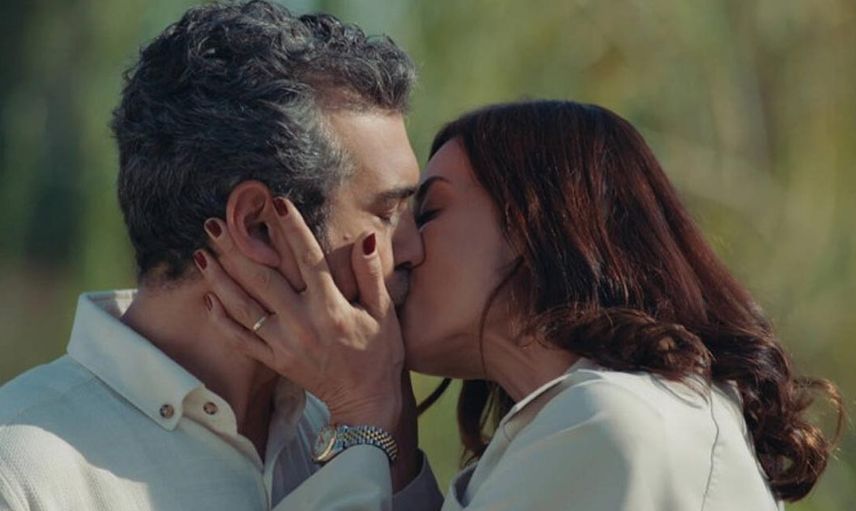 Sadakatsiz dizisinin Asya’sı Cansu Dere mayolu fotoğrafıyla sosyal medyayı yaktı geçti