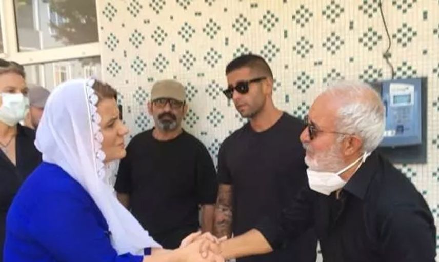 Ali Sürmeli'nin cenazede zor anları! Acıya daha fazla dayanamadı sevenleri yıkıldı