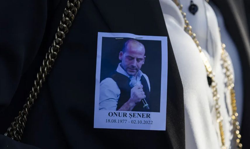 İstek parça çalmadığı için canice öldürülen müzisyen Onur Şener son yolculuğuna uğurlandı