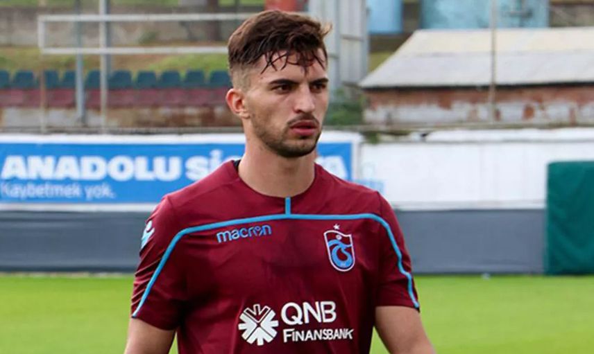 HANGİ MEVKİDE OYNUYOR?