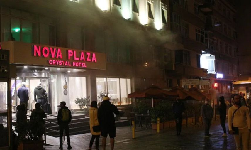 Taksim'de Panik Dolu Anlar! Turistler Sokağa Döküldü