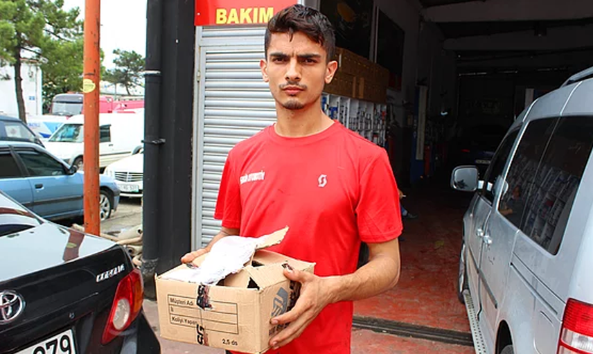 İnternetten Alışveriş Veren Adamın Kolisinden Kavun Çıktı