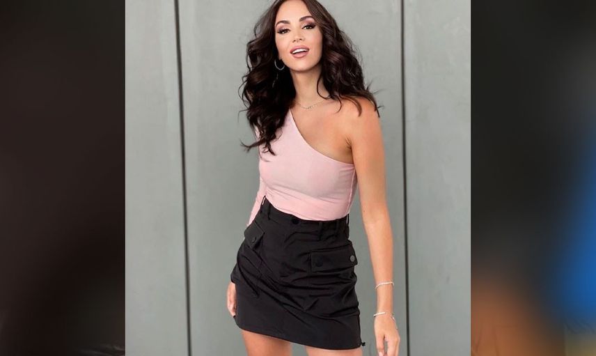 Berna Keklikler twerk yaptı sevgilisi herkesin gözü önünde kalçasını ısırdı! 'Millet mart kedisine döndü bu aralar...'