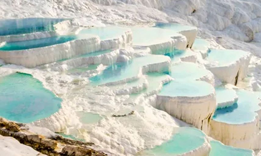 3.  PAMUKKALE VE HİERAPOLİS MİLLİ PARKI, DENİZLİ