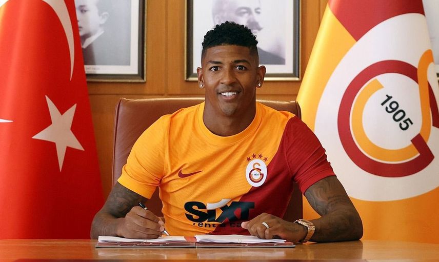 Galatasaray'ın yıldız isimlerinden Patrick Van Aanholt'un Fatih Terim'in görevden ayrılması hakkında söylediği sözler büyük ses getirdi