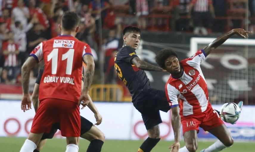 Tümer Metin, Galatasaraylı Sacha Boey'i yerin dibine soktu! Yıldız futbolcuyla ilgili söylediği sözler olay oldu