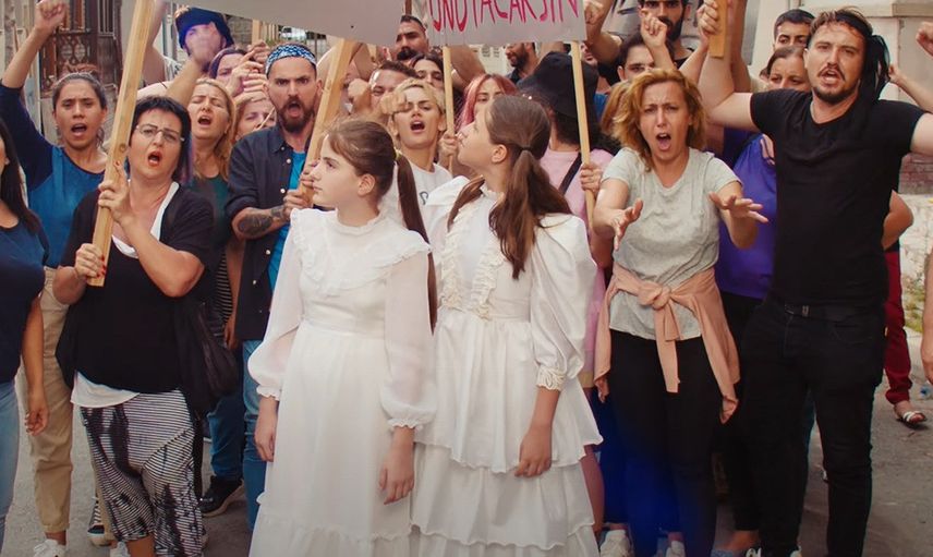Aleyna Tilki Öyle Bir Şey Yaptı ki Gören Protestoya Katıldı Sanar Ama Gerçek Bambaşka
