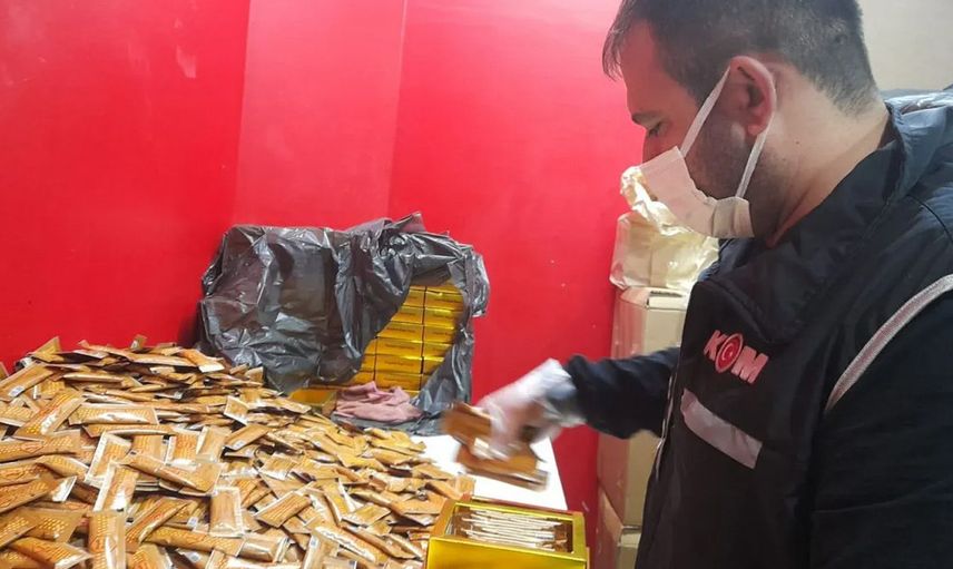 Bağcılar’da kaçak cinsel içerikli ürünler üretilen depoya baskın