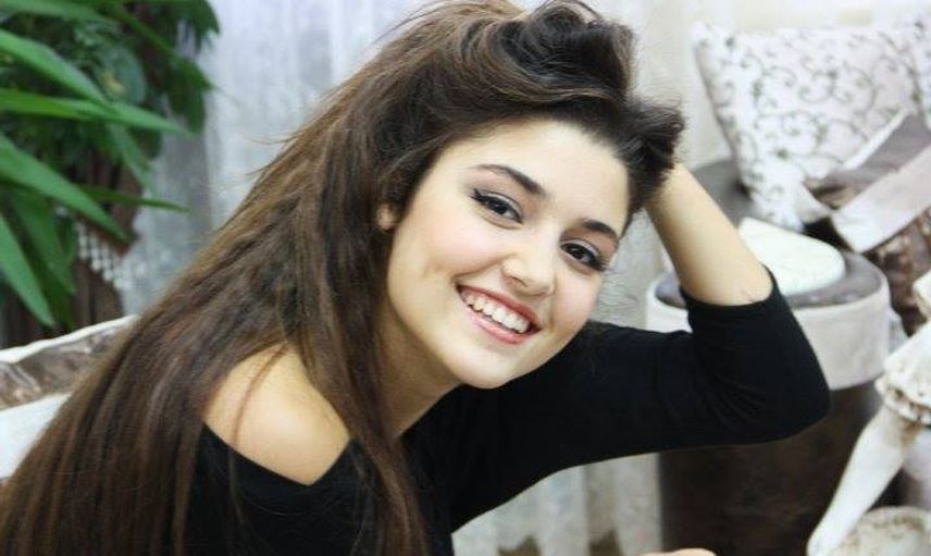 Ünlü Oyuncu Hande Erçel'in Hayatının Bilinmeyenleri