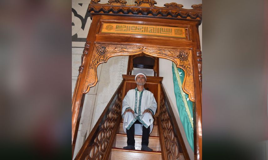 İzmir'deki imam herkesin takdirini topladı! Turistlere İslam'ı anlatan imam kısa sürede gündem oldu