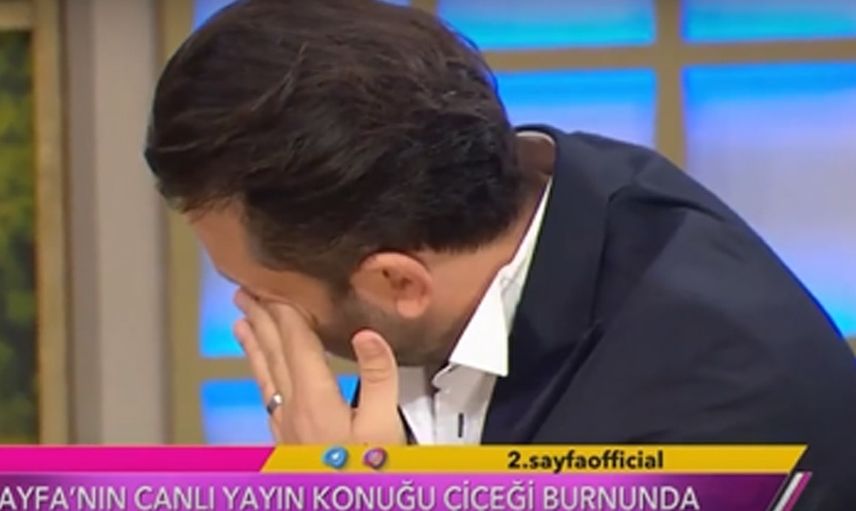 Gözyaşlarına boğuldu