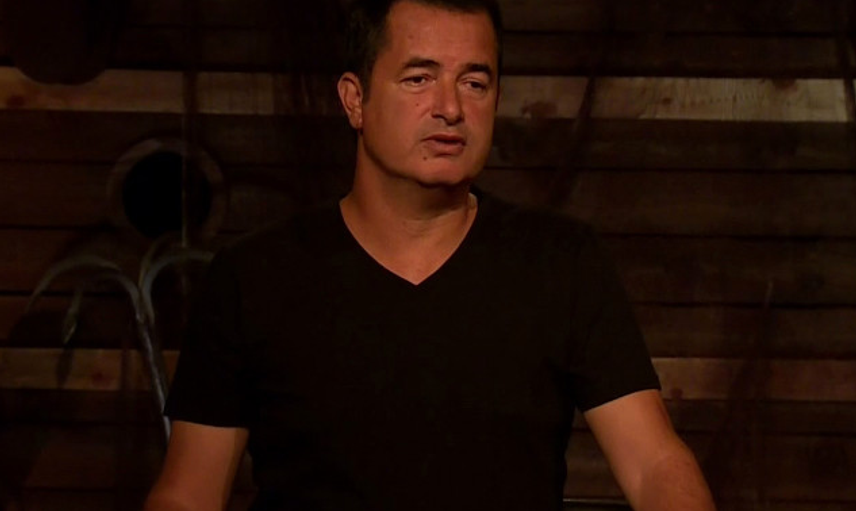 Survivor'da Aşk Dedikodusu Ayyuka Çıktı! Survivor Yunanistan'ın Başarılı İsmi Caroline, Poyraz'a İlanı Aşk Etti