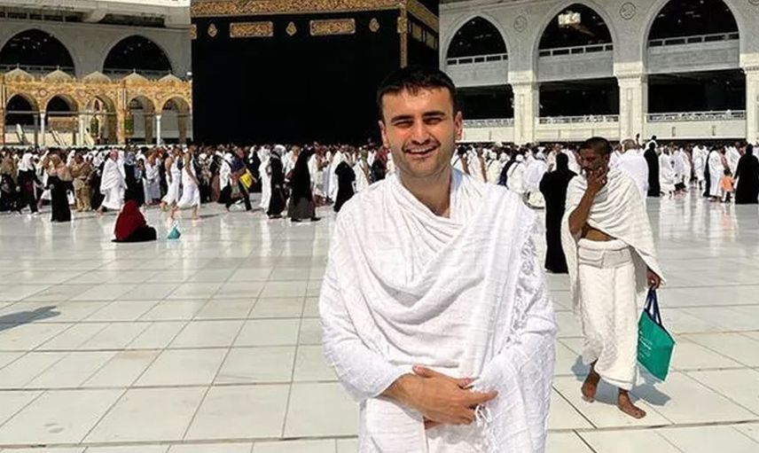 CZN Burak Umre ziyaretine gitti çektirdiği fotoğraflar olay oldu