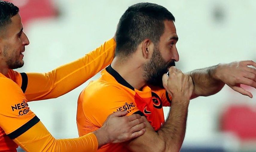 Galatasaray Kaptanı Arda Turan Taraftarlara Seslendi!
