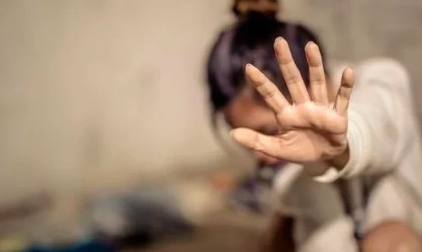 Arapsaçı bundan daha kolay çözülür! Dayısının karısıyla ve onun kızıyla birlikte olan yeğen akıllara Behlül'ü getirdi