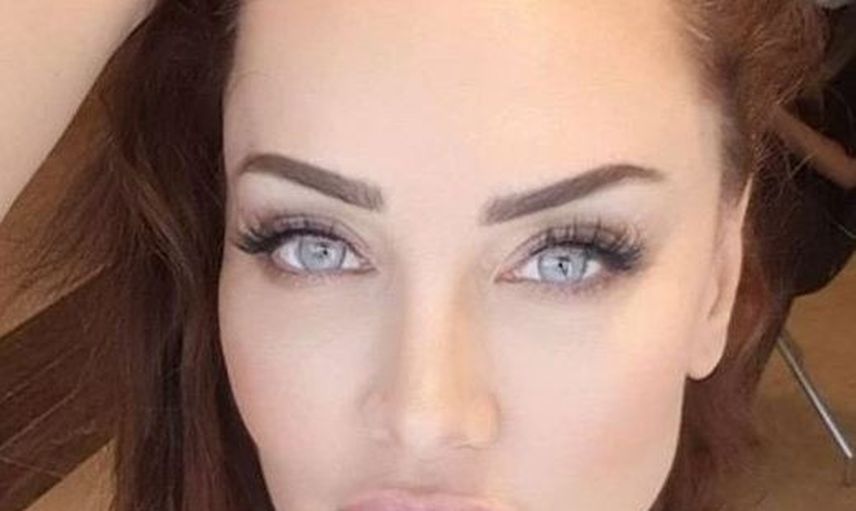 Angelina Jolie'ye Benzemek için Türlü Estetikler Yaptıran Umut Akyürek'in Parmak Isırtan Pozlar