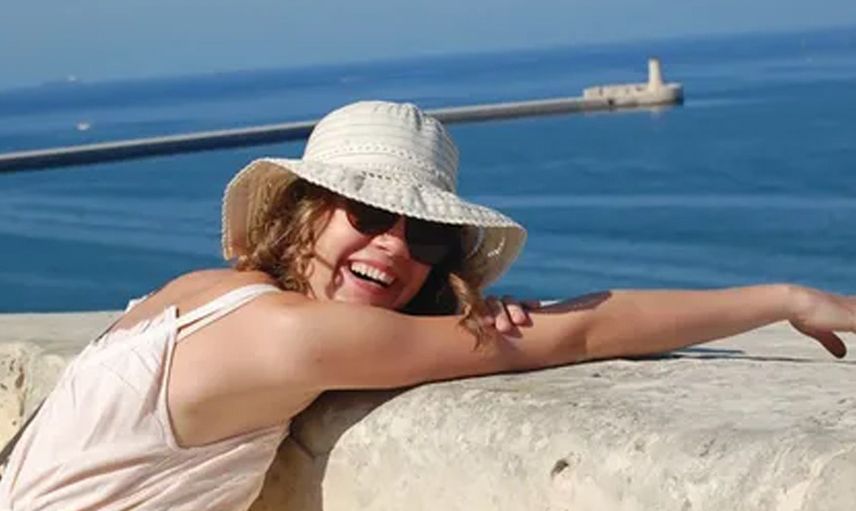 Ece Çeşmioğlu Kimdir?