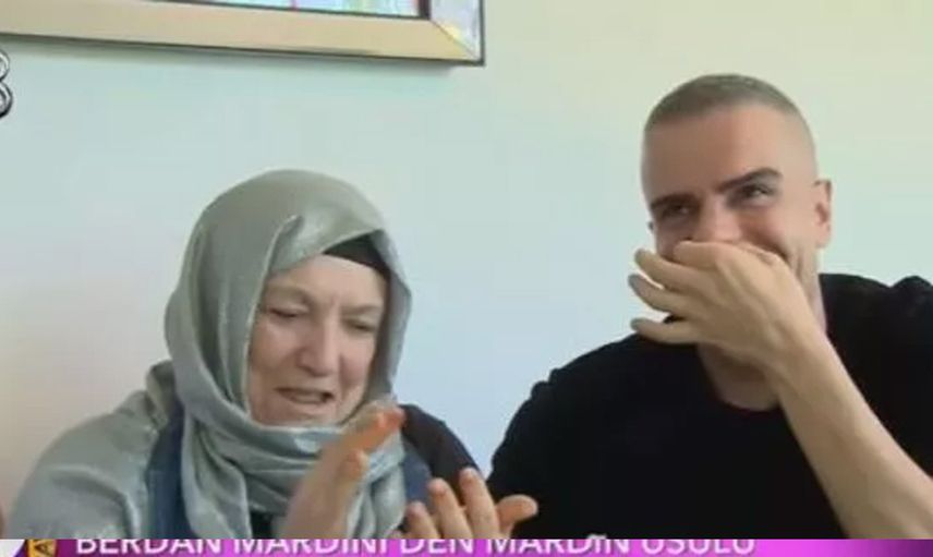 Berdan Mardini, içli köfte yaparken elini burnuna götürünce olanlar oldu! Ünlü isim sosyal medyada linç edildi