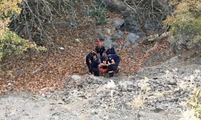 Tuvaletini yaparken uçurumdan yuvarlandı