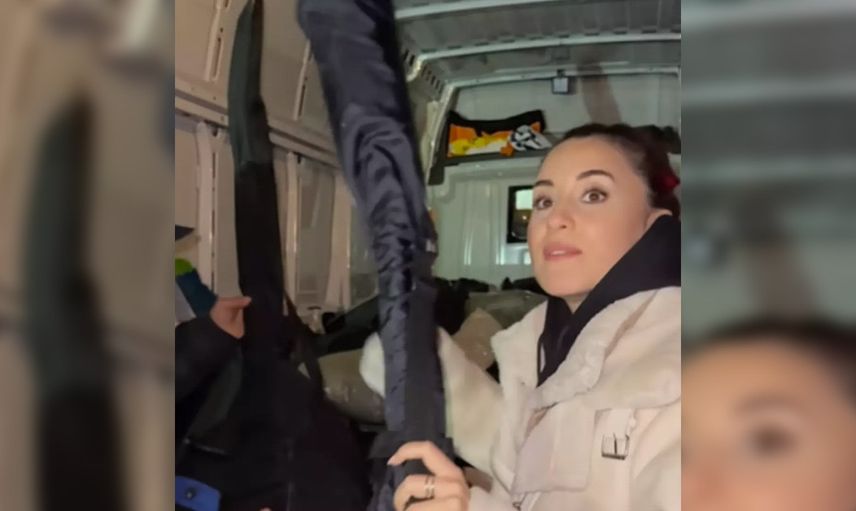 Depremde 17 akrabasını kaybetmişti: Ünlü şarkıcı Karsu Hatay'da yıkıntıların arasında öyle bir şey gördü ki...