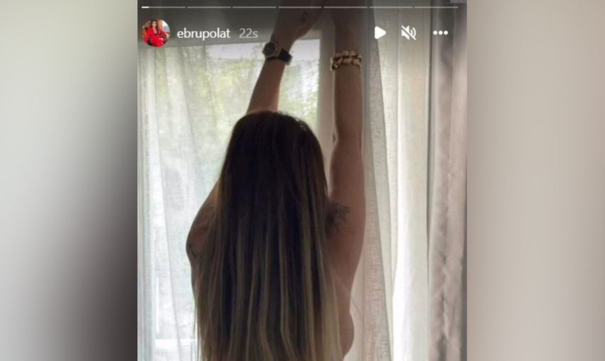 Cinsel içerikli sayfada poz verdi