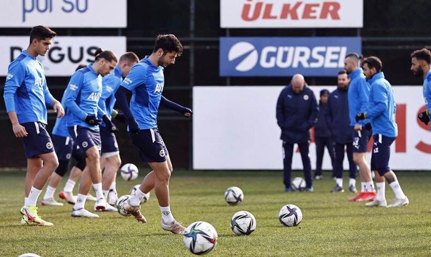 Fenerbahçe'de Mesut Özil Endişesi Yaşanıyor!