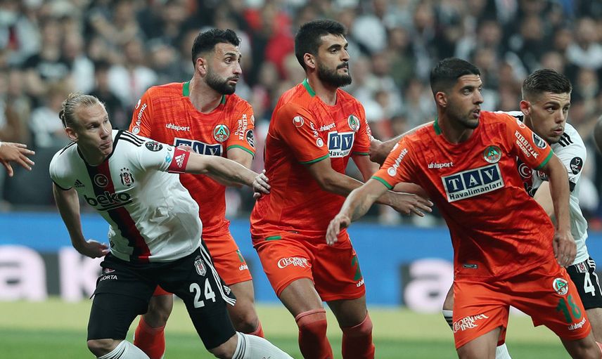 Tümer Metin, Beşiktaş'ta Michy Batshuayi'nin eski Teknik Direktör Sergen Yalçın'ı harcadığını söyledi