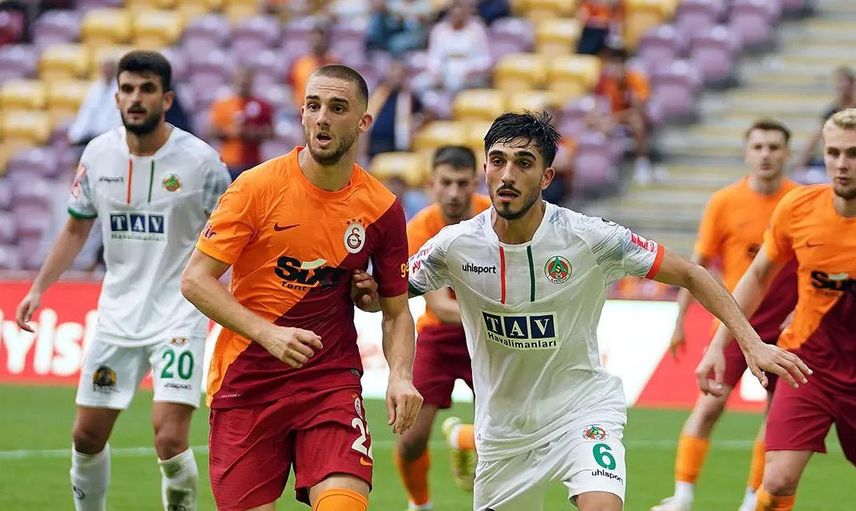 Galatasaraylı Fernando Muslera, Alanyaspor Maçının Ardından Serkan Kırıntılı'nın Üzerine Yürüdü!