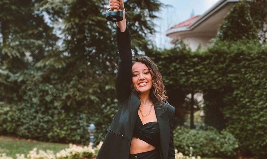 Pelin Akil tiyatro oyunları?