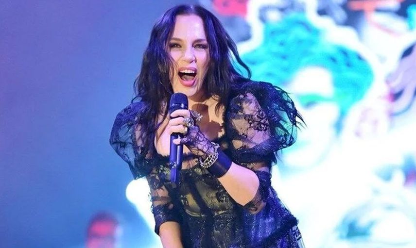Sertep Erener'in konserine polis baskını ünlü şarkıcı neye uğradığını şaşırdı her şey bir anda oldu!