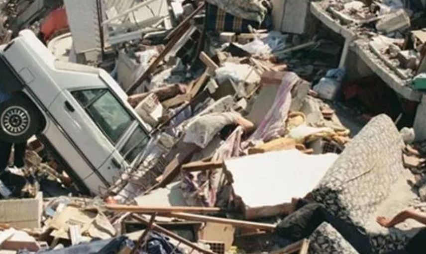 99 yılındaki büyük Marmara depremi felaketinin 23. senesine özel 23 acı görüntü!