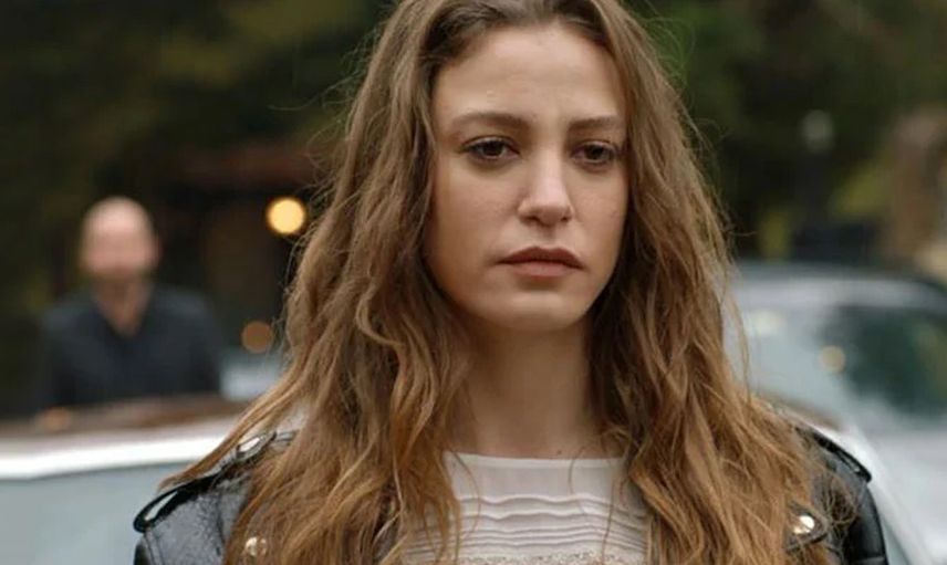 Serenay Sarıkaya’yı çıldırtan soru: Ne alaka şimdi bu?