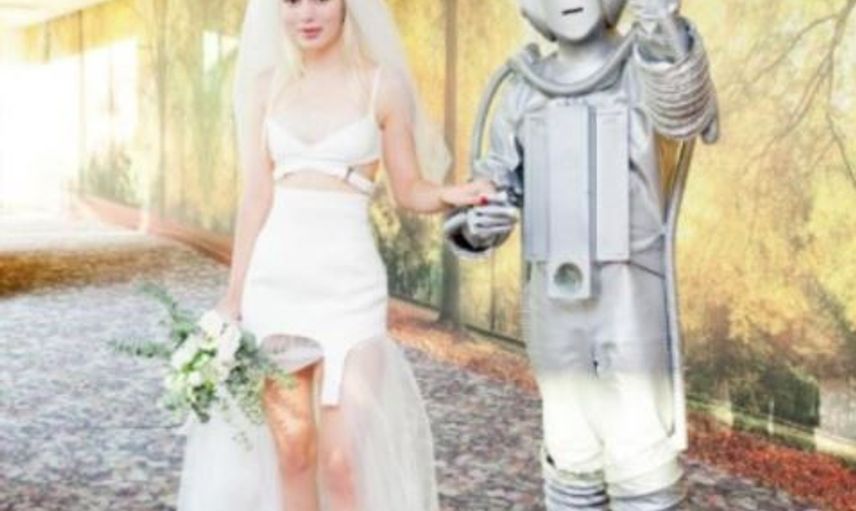 Aleyna Tilki Robotla Evlendi!