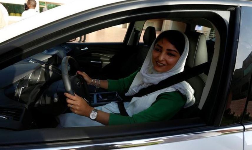 Suudi Arabistan’da 17 Yaşındaki Kızlar Ehliyet Alabilecek