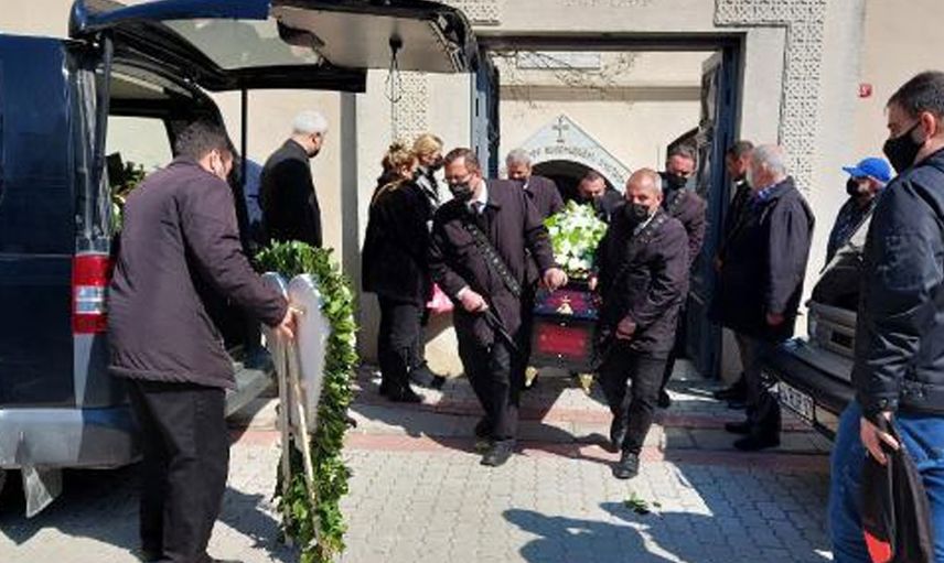 Bir evladın en acı günü: Babasını kaybeden Rober Hatemo cenazede gözyaşlarını tutamadı