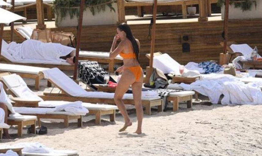 Serenay Sarıkaya'dan bikini pozları! Görenler fiziğine hayran kaldı