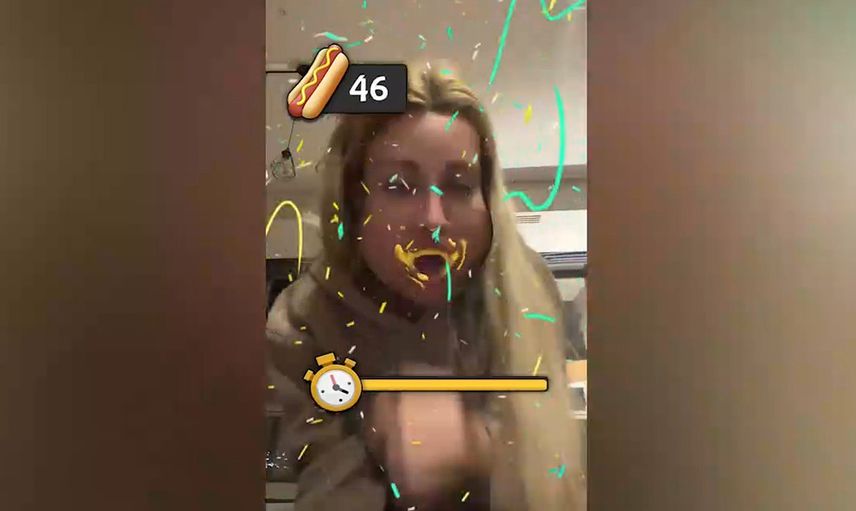 Sosis yediği videosuyla gündeme gelen Mika Raun, tepkilerin odağında! Yorumlar dinmedi