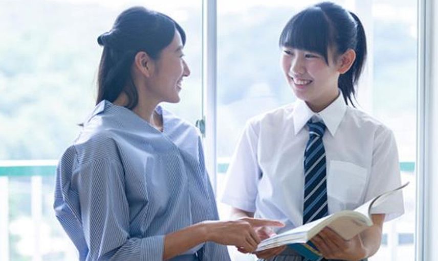 Japonya’da kız öğrencilerin saçını atkuyruğu yapması yasak! Nedeniyse şaka gibi