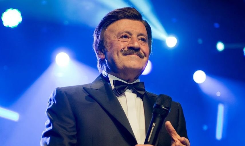 Parkta yattığım günlerim oldu diyen ünlü şarkıcı Selami Şahin hayatının film olacağının müjdesini sevenlerine verdi
