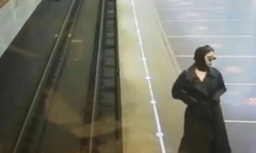 Rus Kadının Metroda Yaptığı Şey Görenleri Şaşkına Çevirdi