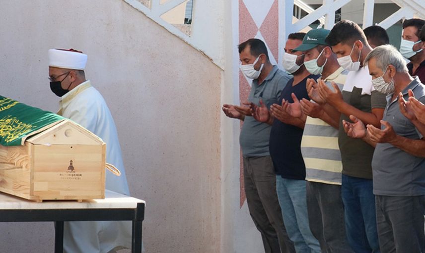 İzmir’de Korkunç Cinayet: Sevgilisinin Boğazını Keserek Öldürdü!