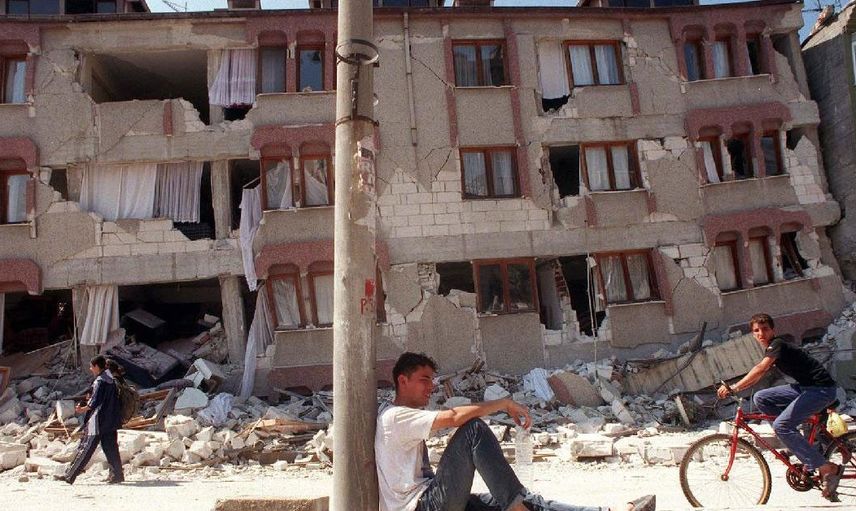 99 yılındaki büyük Marmara depremi felaketinin 23. senesine özel 23 acı görüntü!