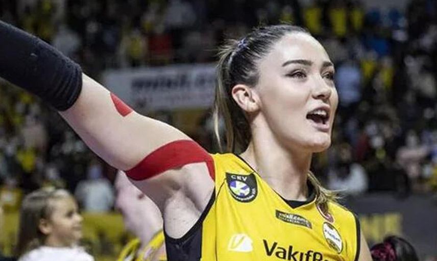 Milli voleybolcu Zehra Güneş ödül töreninde giydiği kıyafetle ağızları açık bıraktı