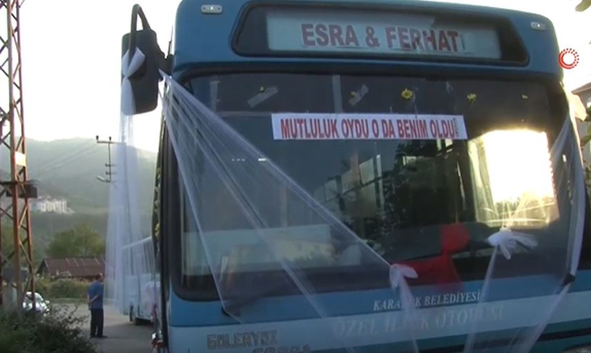 Karabük'te Halk Otobüsünde Tanışan Çift Otobüsü Gelin Arabası Yaptı