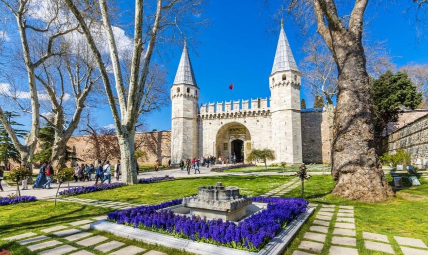 Topkapı Sarayı’nı Kim Yaptırdı?