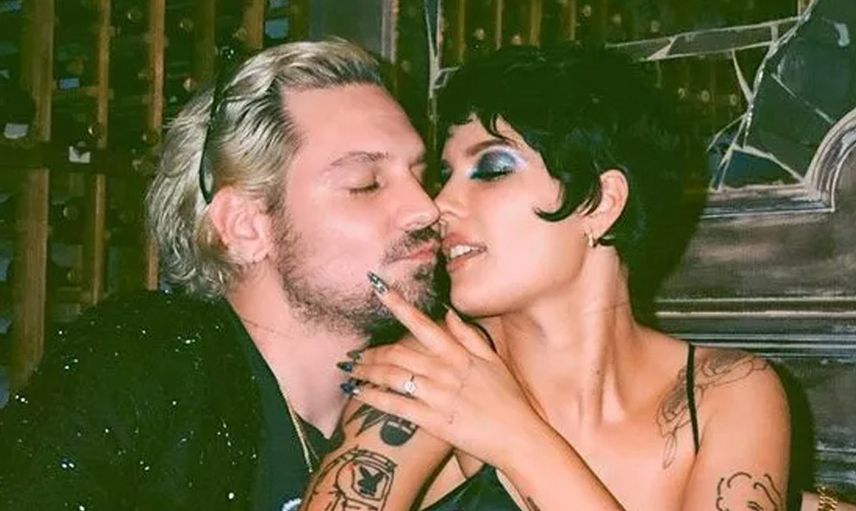 Alev Aydın’la evli olan şarkıcı Halsey’in iç çamaşırlı pozları beğeni rekoru kırdı