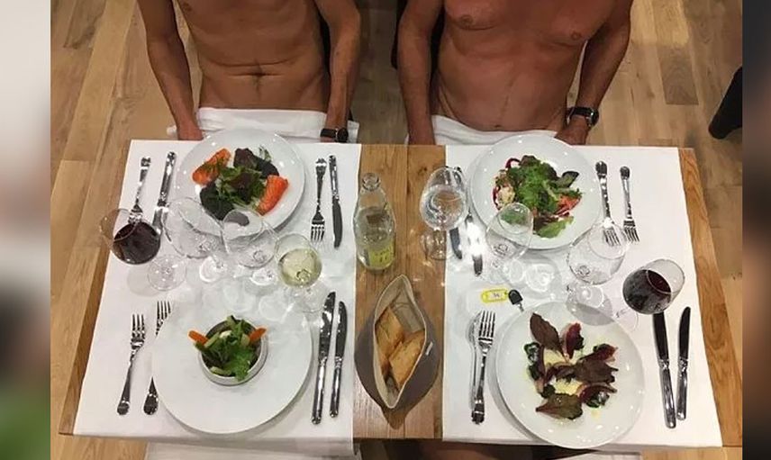 Çıplaklar restoranı açıldı önünde uzun kuyruklar oluştu burada giyinik olmak yasak!
