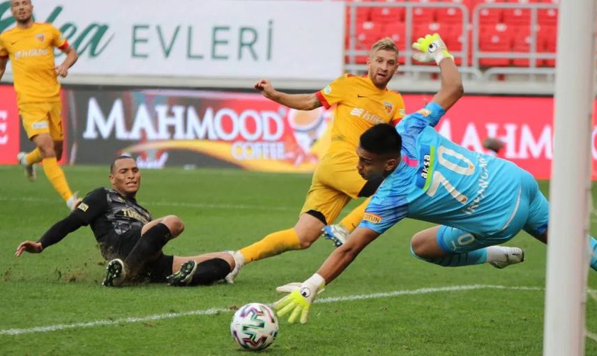 Galatasaray Maçında Hatalı Gol Yiyen İrfan Can Eğribayat Şike İddialarına Yanıt Verdi!