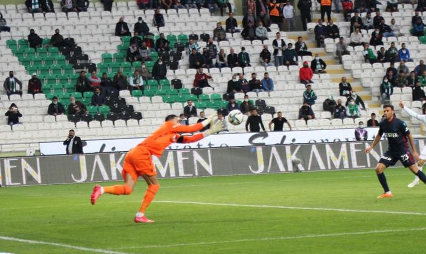 Konyaspor-Trabzonspor Maçında Uğurcan Çakır Sergilediği Performans İle Kariyer Rekorunu Kırdı!